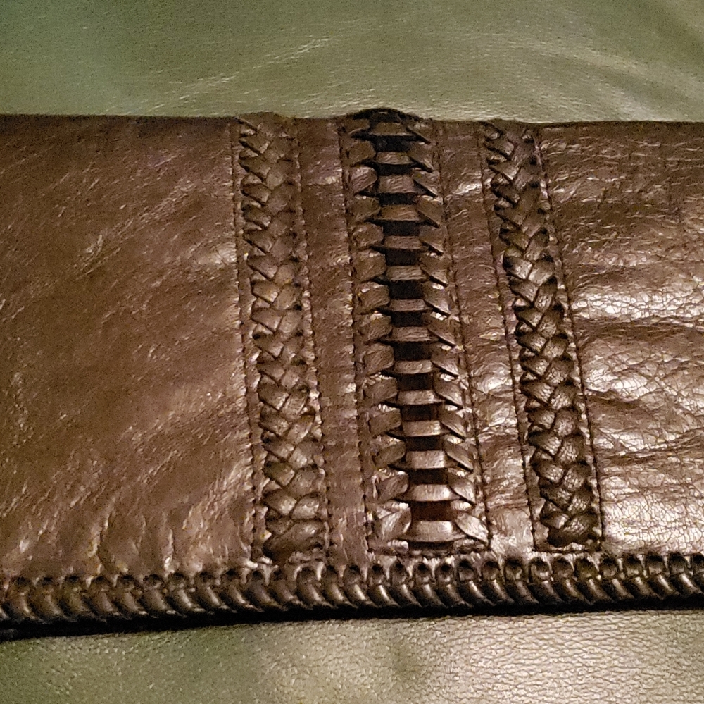 Kivari black clutch